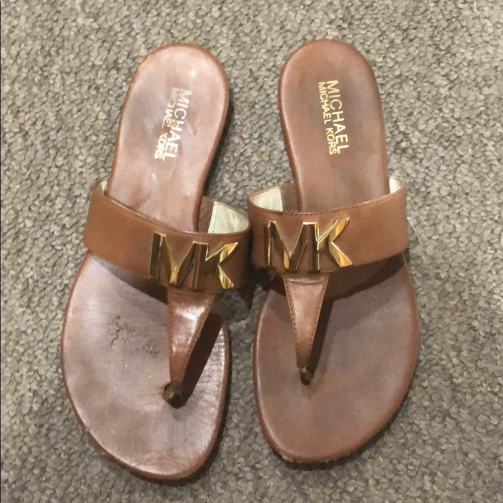 MK brown leather sandals size 7. Very stylish